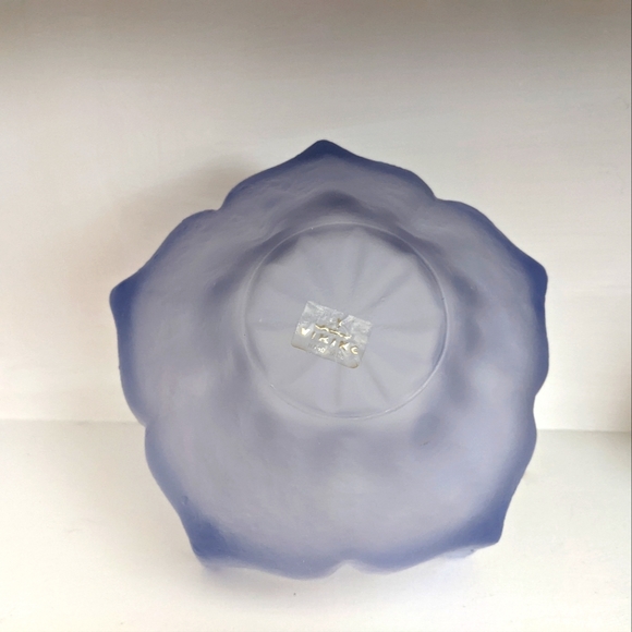 Vintage Viking Glass Lotus Bowl – Amethyst Purple Mid-Century Decor - Picture 4 of 5